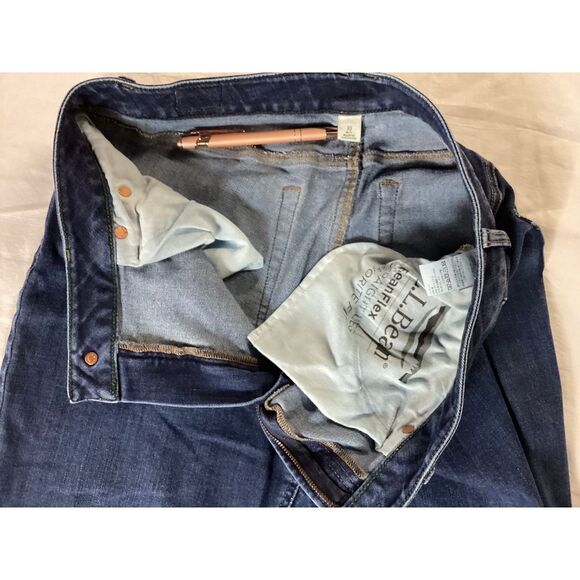 L.L Bean Raw Hem Straight Leg Jeans Medium Wash Denim Classic Cropped Size 10 - Picture 3 of 3